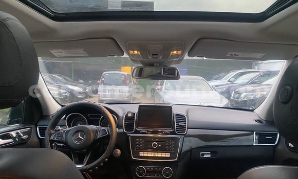 Sayi Imported Mercedes‒Benz GLE Black Mota in Douala a Ƙasar Kamaru Sayi Imported Mercedes‒Benz GLE Black Mota in Douala a Ƙasar Kamaru