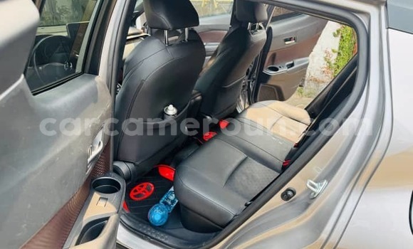 Sayi Na hannu Toyota RAV4 Brown Mota in Douala a Ƙasar Kamaru Sayi Na hannu Toyota RAV4 Brown Mota in Douala a Ƙasar Kamaru