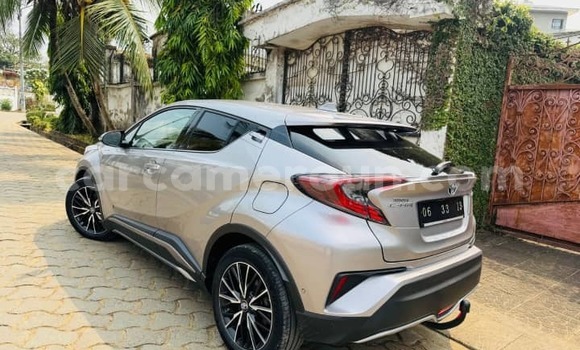 Sayi Na hannu Toyota RAV4 Brown Mota in Douala a Ƙasar Kamaru Sayi Na hannu Toyota RAV4 Brown Mota in Douala a Ƙasar Kamaru