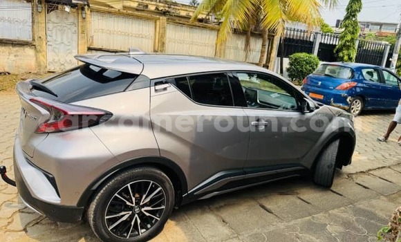 Sayi Na hannu Toyota RAV4 Brown Mota in Douala a Ƙasar Kamaru Sayi Na hannu Toyota RAV4 Brown Mota in Douala a Ƙasar Kamaru