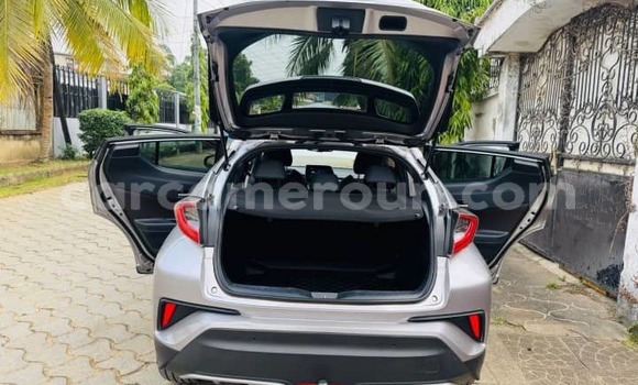 Sayi Na hannu Toyota RAV4 Brown Mota in Douala a Ƙasar Kamaru Sayi Na hannu Toyota RAV4 Brown Mota in Douala a Ƙasar Kamaru