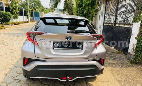 Sayi Na hannu Toyota RAV4 Brown Mota in Douala a Ƙasar Kamaru Sayi Na hannu Toyota RAV4 Brown Mota in Douala a Ƙasar Kamaru