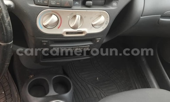 Sayi Na hannu Toyota Yaris Red Mota in Douala a Ƙasar Kamaru Sayi Na hannu Toyota Yaris Red Mota in Douala a Ƙasar Kamaru