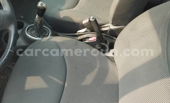 Sayi Na hannu Toyota Yaris Red Mota in Douala a Ƙasar Kamaru Sayi Na hannu Toyota Yaris Red Mota in Douala a Ƙasar Kamaru