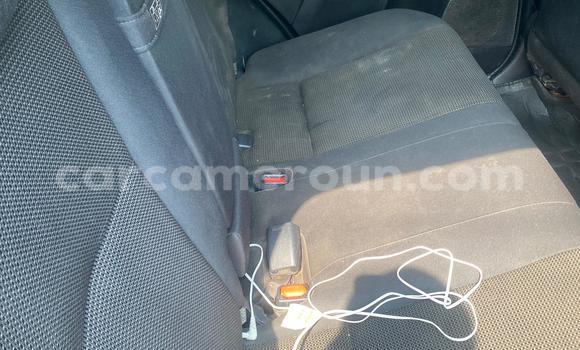 Sayi Na hannu Toyota RAV4 Blue Mota in Douala a Ƙasar Kamaru Sayi Na hannu Toyota RAV4 Blue Mota in Douala a Ƙasar Kamaru