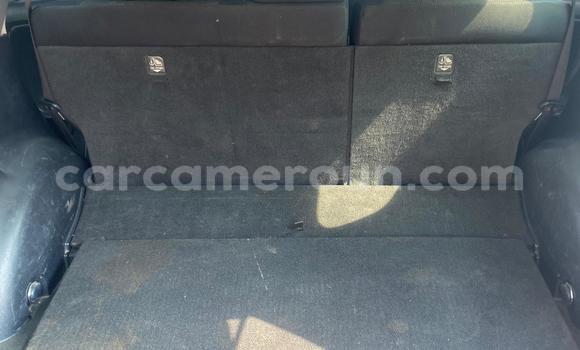 Sayi Na hannu Toyota RAV4 Blue Mota in Douala a Ƙasar Kamaru Sayi Na hannu Toyota RAV4 Blue Mota in Douala a Ƙasar Kamaru