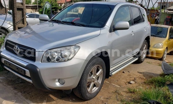 Acheter Occasion Voiture Toyota RAV4 Gris à Douala, Littoral Cameroon Acheter Occasion Voiture Toyota RAV4 Gris à Douala, Littoral Cameroon