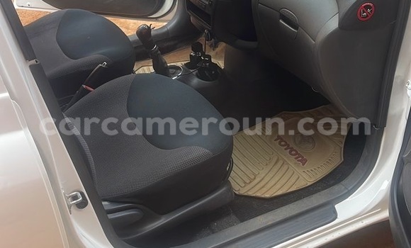 Sayi Sabo Toyota Yaris White Mota in Yaounde a Babban Kamaru Sayi Sabo Toyota Yaris White Mota in Yaounde a Babban Kamaru