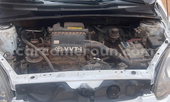 Sayi Sabo Toyota Yaris White Mota in Yaounde a Babban Kamaru Sayi Sabo Toyota Yaris White Mota in Yaounde a Babban Kamaru