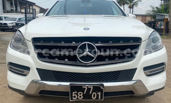 Sayi Imported Mercedes‒Benz ML–Class White Mota in Douala a Ƙasar Kamaru