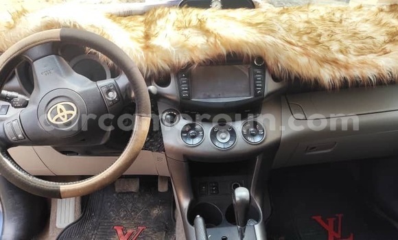 Acheter Occasion Voiture Toyota RAV4 Bleu à Douala, Littoral Cameroon Acheter Occasion Voiture Toyota RAV4 Bleu à Douala, Littoral Cameroon