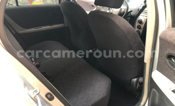 Sayi Na hannu Toyota Vitz Azurfa Mota in Douala a Ƙasar Kamaru Sayi Na hannu Toyota Vitz Azurfa Mota in Douala a Ƙasar Kamaru