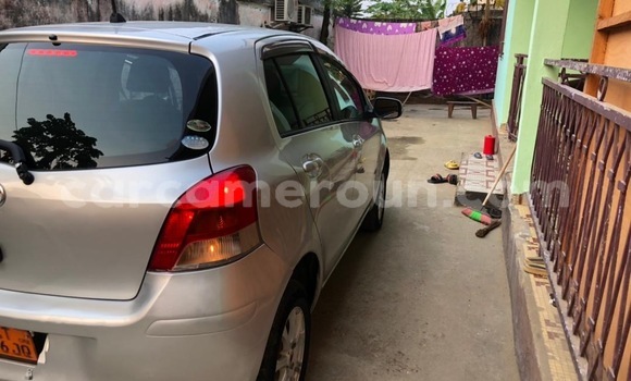 Sayi Na hannu Toyota Vitz Azurfa Mota in Douala a Ƙasar Kamaru Sayi Na hannu Toyota Vitz Azurfa Mota in Douala a Ƙasar Kamaru