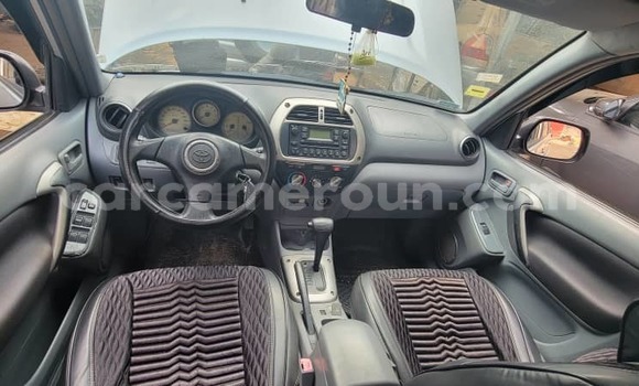 Sayi Na hannu Toyota RAV4 Azurfa Mota in Douala a Ƙasar Kamaru Sayi Na hannu Toyota RAV4 Azurfa Mota in Douala a Ƙasar Kamaru