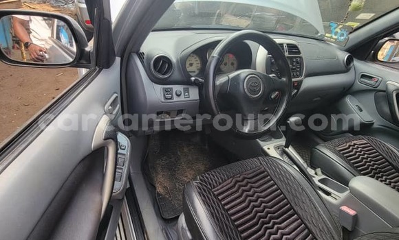 Sayi Na hannu Toyota RAV4 Azurfa Mota in Douala a Ƙasar Kamaru Sayi Na hannu Toyota RAV4 Azurfa Mota in Douala a Ƙasar Kamaru