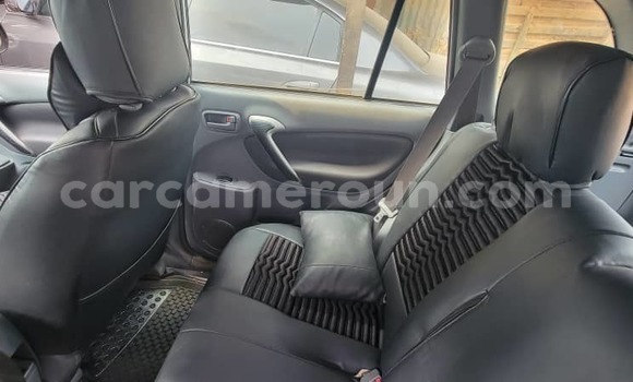 Sayi Na hannu Toyota RAV4 Azurfa Mota in Douala a Ƙasar Kamaru Sayi Na hannu Toyota RAV4 Azurfa Mota in Douala a Ƙasar Kamaru