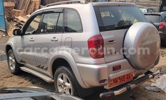 Sayi Na hannu Toyota RAV4 Azurfa Mota in Douala a Ƙasar Kamaru Sayi Na hannu Toyota RAV4 Azurfa Mota in Douala a Ƙasar Kamaru