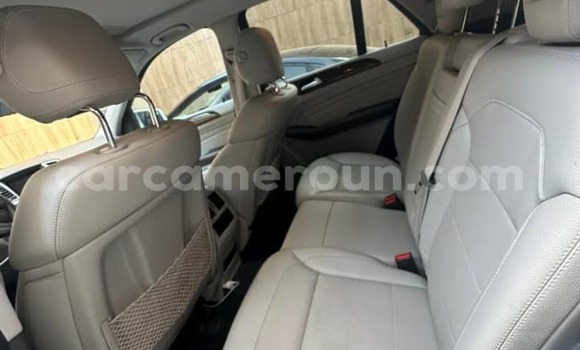 Sayi Na hannu Mercedes‒Benz ML–Class White Mota in Douala a Ƙasar Kamaru Sayi Na hannu Mercedes‒Benz ML–Class White Mota in Douala a Ƙasar Kamaru