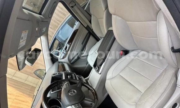 Sayi Na hannu Mercedes‒Benz ML–Class White Mota in Douala a Ƙasar Kamaru Sayi Na hannu Mercedes‒Benz ML–Class White Mota in Douala a Ƙasar Kamaru