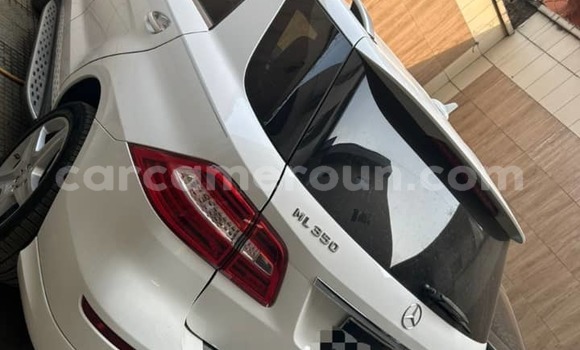 Sayi Na hannu Mercedes‒Benz ML–Class White Mota in Douala a Ƙasar Kamaru Sayi Na hannu Mercedes‒Benz ML–Class White Mota in Douala a Ƙasar Kamaru