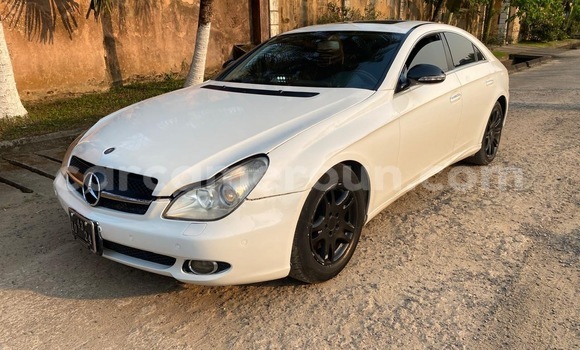 Buy Used Mercedes‒Benz CLS–Class White Car in Douala in Littoral Cameroon Buy Used Mercedes‒Benz CLS–Class White Car in Douala in Littoral Cameroon