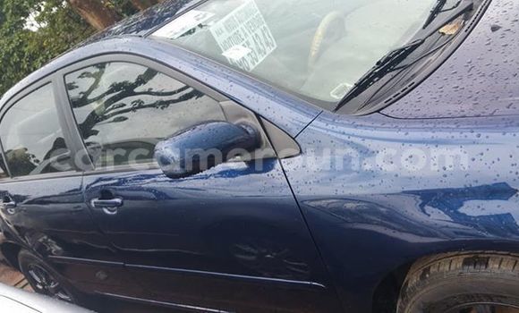Sayi Na hannu Toyota Corolla Blue Mota in Yaounde a Babban Kamaru Sayi Na hannu Toyota Corolla Blue Mota in Yaounde a Babban Kamaru