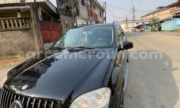 Sayi Imported Mercedes‒Benz ML–Class Black Mota in Douala a Ƙasar Kamaru