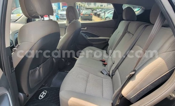 Sayi Na hannu Hyundai Santa Fe Black Mota in Douala a Ƙasar Kamaru Sayi Na hannu Hyundai Santa Fe Black Mota in Douala a Ƙasar Kamaru