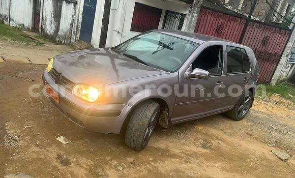 Sayi Na hannu Volkswagen Golf Brown Mota in Douala a Ƙasar Kamaru