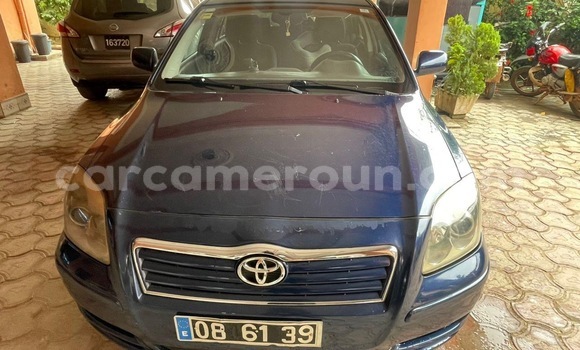 Sayi Imported Toyota Avensis Blue Mota in Douala a Ƙasar Kamaru