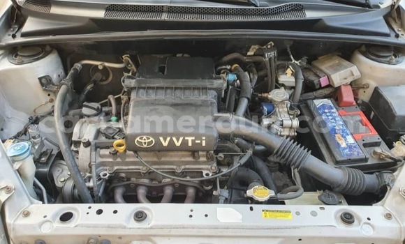 Sayi Na hannu Toyota Yaris Azurfa Mota in Douala a Ƙasar Kamaru Sayi Na hannu Toyota Yaris Azurfa Mota in Douala a Ƙasar Kamaru