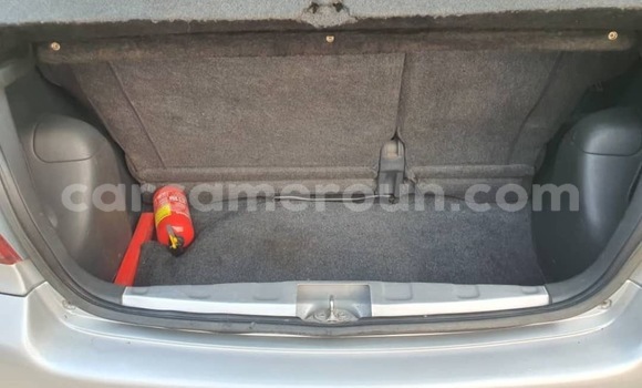 Sayi Na hannu Toyota Yaris Azurfa Mota in Douala a Ƙasar Kamaru Sayi Na hannu Toyota Yaris Azurfa Mota in Douala a Ƙasar Kamaru