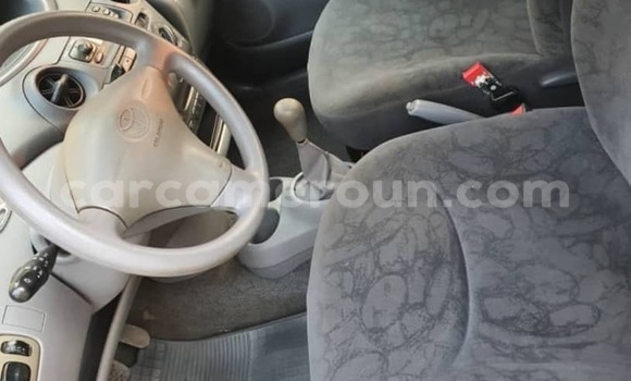 Sayi Na hannu Toyota Yaris Azurfa Mota in Douala a Ƙasar Kamaru Sayi Na hannu Toyota Yaris Azurfa Mota in Douala a Ƙasar Kamaru