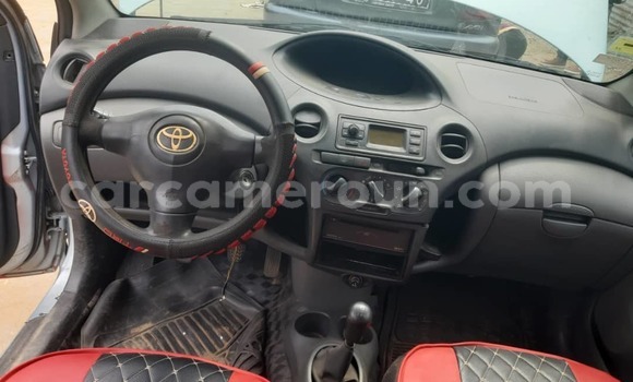 Sayi Na hannu Toyota Yaris Blue Mota in Douala a Ƙasar Kamaru Sayi Na hannu Toyota Yaris Blue Mota in Douala a Ƙasar Kamaru