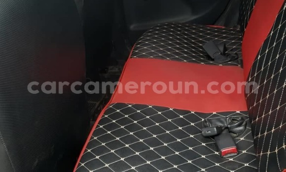 Sayi Na hannu Toyota Yaris Blue Mota in Douala a Ƙasar Kamaru Sayi Na hannu Toyota Yaris Blue Mota in Douala a Ƙasar Kamaru