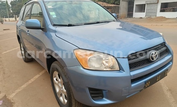 Sayi Na hannu Toyota RAV4 Blue Mota in Yaounde a Babban Kamaru Sayi Na hannu Toyota RAV4 Blue Mota in Yaounde a Babban Kamaru