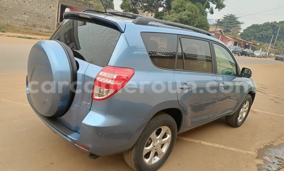Sayi Na hannu Toyota RAV4 Blue Mota in Yaounde a Babban Kamaru Sayi Na hannu Toyota RAV4 Blue Mota in Yaounde a Babban Kamaru