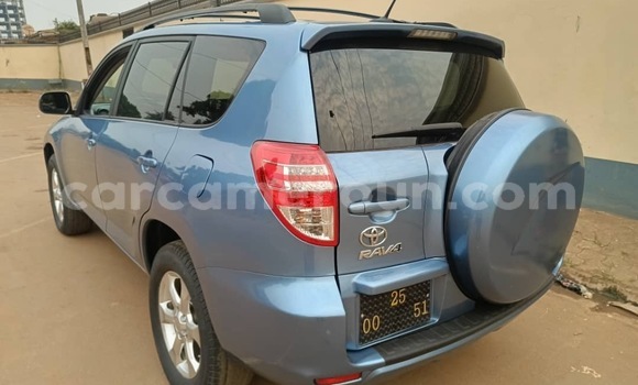 Sayi Na hannu Toyota RAV4 Blue Mota in Yaounde a Babban Kamaru Sayi Na hannu Toyota RAV4 Blue Mota in Yaounde a Babban Kamaru