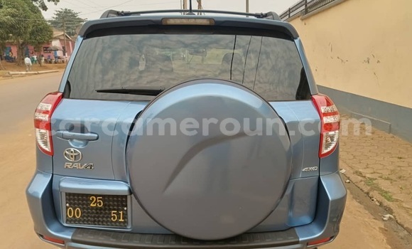Sayi Na hannu Toyota RAV4 Blue Mota in Yaounde a Babban Kamaru Sayi Na hannu Toyota RAV4 Blue Mota in Yaounde a Babban Kamaru