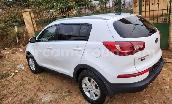 Sayi Na hannu Kia Sportage White Mota in Yaounde a Babban Kamaru Sayi Na hannu Kia Sportage White Mota in Yaounde a Babban Kamaru