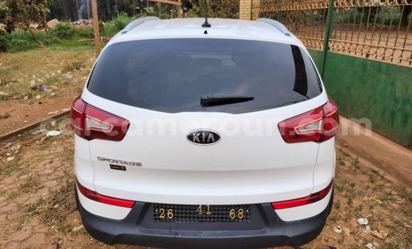 Sayi Na hannu Kia Sportage White Mota in Yaounde a Babban Kamaru Sayi Na hannu Kia Sportage White Mota in Yaounde a Babban Kamaru
