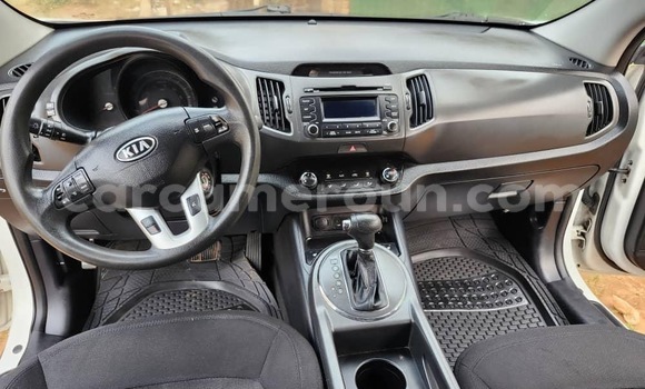 Sayi Na hannu Kia Sportage White Mota in Yaounde a Babban Kamaru Sayi Na hannu Kia Sportage White Mota in Yaounde a Babban Kamaru