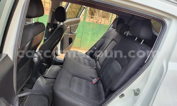 Sayi Na hannu Kia Sportage White Mota in Yaounde a Babban Kamaru Sayi Na hannu Kia Sportage White Mota in Yaounde a Babban Kamaru