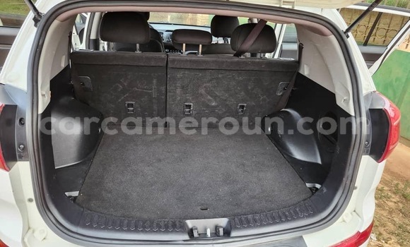 Sayi Na hannu Kia Sportage White Mota in Yaounde a Babban Kamaru Sayi Na hannu Kia Sportage White Mota in Yaounde a Babban Kamaru