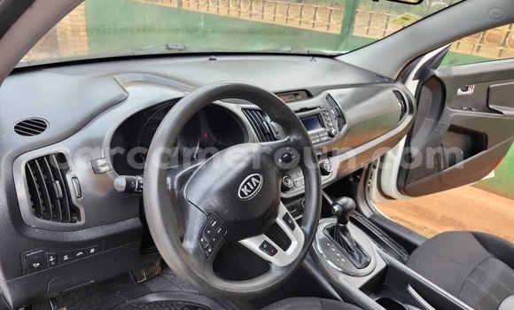 Sayi Na hannu Kia Sportage White Mota in Yaounde a Babban Kamaru Sayi Na hannu Kia Sportage White Mota in Yaounde a Babban Kamaru