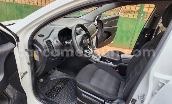 Sayi Na hannu Kia Sportage White Mota in Yaounde a Babban Kamaru Sayi Na hannu Kia Sportage White Mota in Yaounde a Babban Kamaru