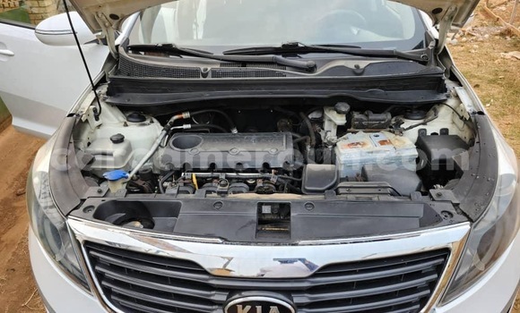 Sayi Na hannu Kia Sportage White Mota in Yaounde a Babban Kamaru Sayi Na hannu Kia Sportage White Mota in Yaounde a Babban Kamaru