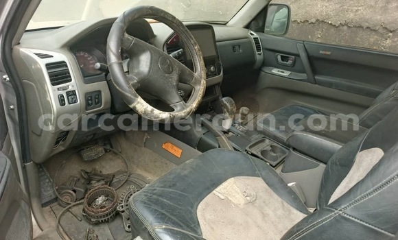 Sayi Na hannu Mitsubishi Pajero Sport Azurfa Mota in Douala a Ƙasar Kamaru Sayi Na hannu Mitsubishi Pajero Sport Azurfa Mota in Douala a Ƙasar Kamaru