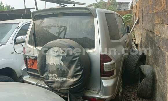 Sayi Na hannu Mitsubishi Pajero Sport Azurfa Mota in Douala a Ƙasar Kamaru Sayi Na hannu Mitsubishi Pajero Sport Azurfa Mota in Douala a Ƙasar Kamaru