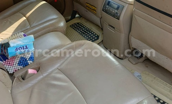 Sayi Na hannu Toyota Highlander White Mota in Douala a Ƙasar Kamaru Sayi Na hannu Toyota Highlander White Mota in Douala a Ƙasar Kamaru